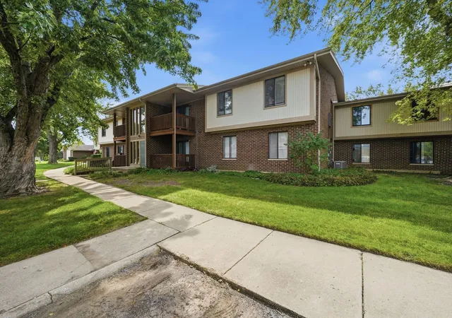 Condo for sale at 603 Garden Cir #1, Streamwood, IL 60107 | MLS# 12746847
