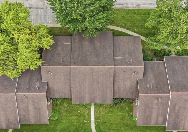 Listing Photo 5 - Condo for sale in building located at 603 Gdn Cir, Streamwood, IL 60107 - Unit #1