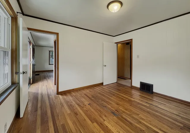 Photo 4 of Single family home for sale at 435 Greenbay Ave, Calumet City, IL 60409 | MLS# 12746860 | Listing updated on 2026-09-08