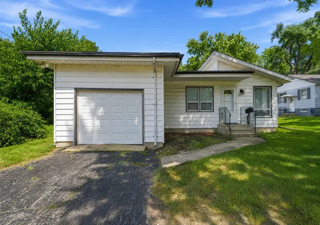 Photo 1 of Single family home for sale at 106 Thornton St, Lockport, IL 60441 | MLS# 12746861 | Listing updated on 2026-09-13