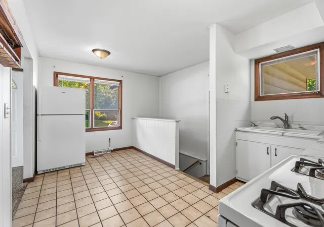 Photo 3 of Single family home for sale at 106 Thornton St, Lockport, IL 60441 | MLS# 12746861 | Listing updated on 2026-09-13