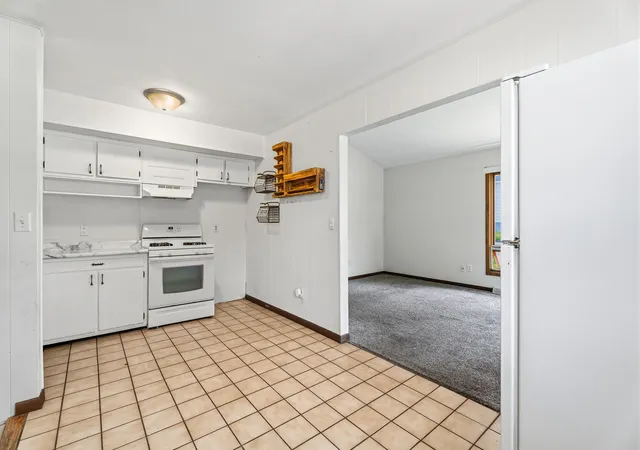 Photo 4 of Single family home for sale at 106 Thornton St, Lockport, IL 60441 | MLS# 12746861 | Listing updated on 2026-09-13