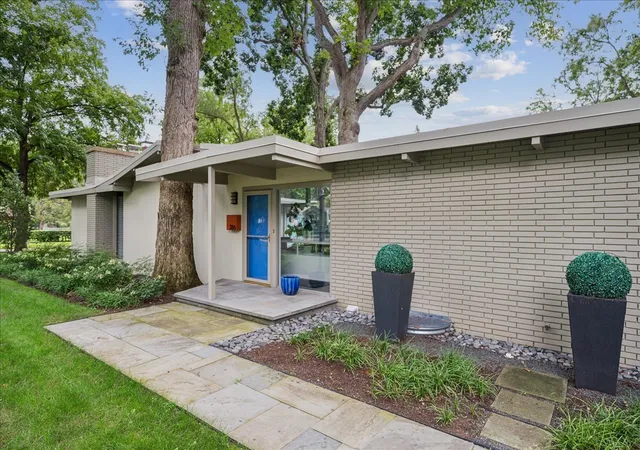 Photo 2 of Single family home for sale at 286 Avon Ave, Northfield, IL 60093 | MLS# 12746895 | Listing updated on 2026-10-14