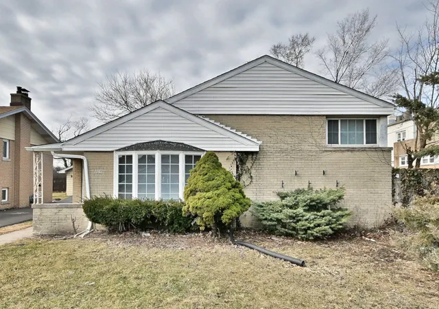 Photo 1 of Single family home for sale at 7142 N Keating Ave, Lincolnwood, IL 60712 | MLS# 12746903 | Listing updated on 2026-10-01