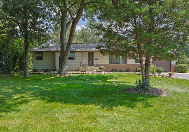 Photo 3 of Single family home for sale at 824 Ogden Rd, New Lenox, IL 60451 | MLS# 12746906 | Listing updated on 2026-10-06
