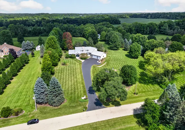Photo 3 of Single family home for sale at 1646 Valley View Rd, Belvidere, IL 61008 | MLS# 12746925 | Listing updated on 2026-10-07