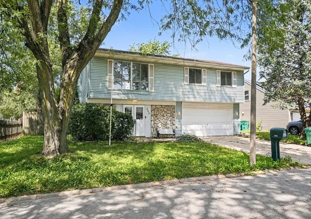 Photo 1 of Single family home for sale at 945 Surrey Ct, Joliet, IL 60431 | MLS# 12746931 | Listing updated on 2026-09-16