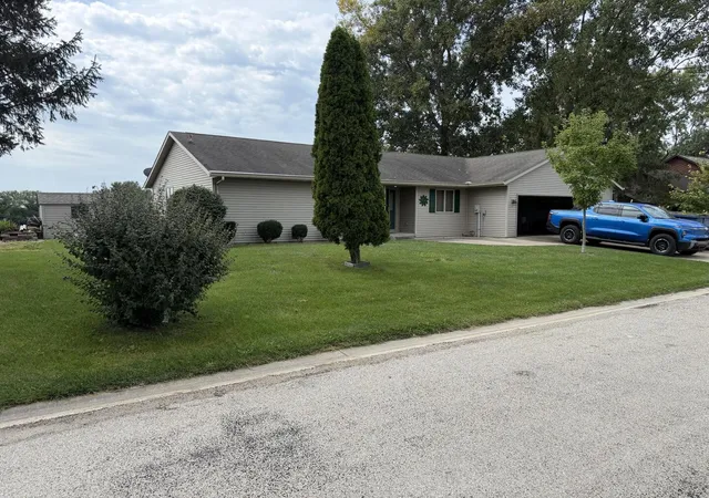 Photo 1 of Single family home for sale at 29 Shoreline Dr, Mansfield, IL 61854 | MLS# 12746933 | Listing updated on 2026-09-06