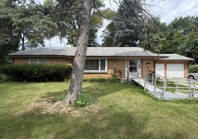 Photo 2 of Sale Pending at 931 Hawthorne Ave, Rockford, IL 61108 | MLS# 12746943 | Listing updated on 2026-09-04