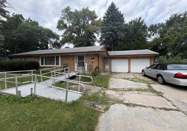 Photo 3 of Sale Pending at 931 Hawthorne Ave, Rockford, IL 61108 | MLS# 12746943 | Listing updated on 2026-09-04