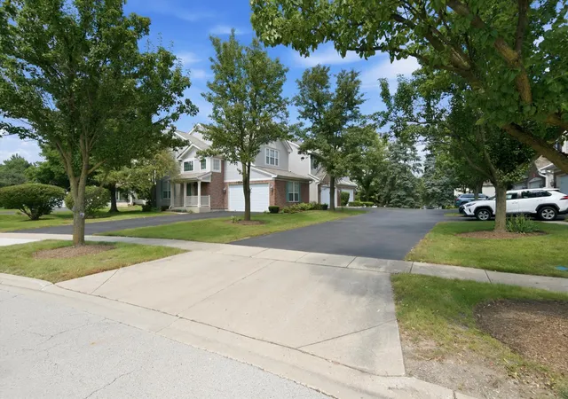 Photo 4 of Sale Pending at 24 Stonegate Ln, Streamwood, IL 60107 | MLS# 12746946 | Listing updated on 2026-09-14