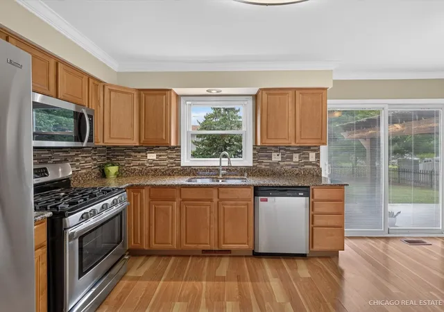 Listing Photo 4 - Condo for sale in building located at 221 Julie Ln, Hampshire, IL 60140