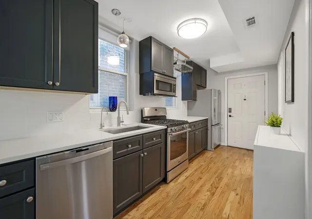 Photo 4 of Condo for sale at 1427 W Superior St #2F, Chicago, IL 60642 | MLS# 12746948 | Listing updated on 2026-09-15