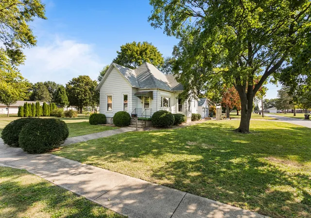 Photo 2 of Single family home for sale at 764 S Piatt St, Bement, IL 61813 | MLS# 12746951 | Listing updated on 2026-10-20