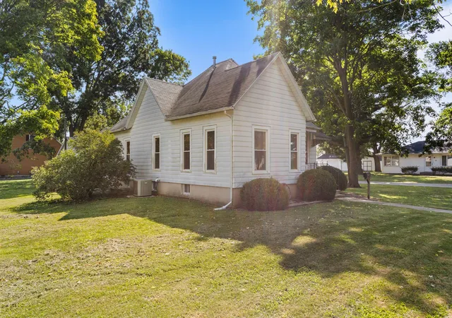 Photo 2 of Single family home for sale at 764 S Piatt St, Bement, IL 61813 | MLS# 12746951 | Listing updated on 2026-09-12