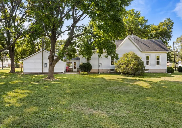 Photo 3 of Single family home for sale at 764 S Piatt St, Bement, IL 61813 | MLS# 12746951 | Listing updated on 2026-09-12