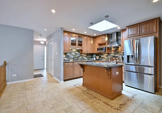 Photo 3 of Single family home for sale at 712 67th Street, Darien, IL 60561 | MLS# 12746957 | Listing updated on 2026-09-26