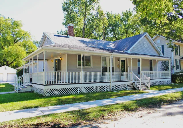 Single family home for sale at 209 N Mcintyre St, Wilmington, IL 60481 | MLS# 12746975