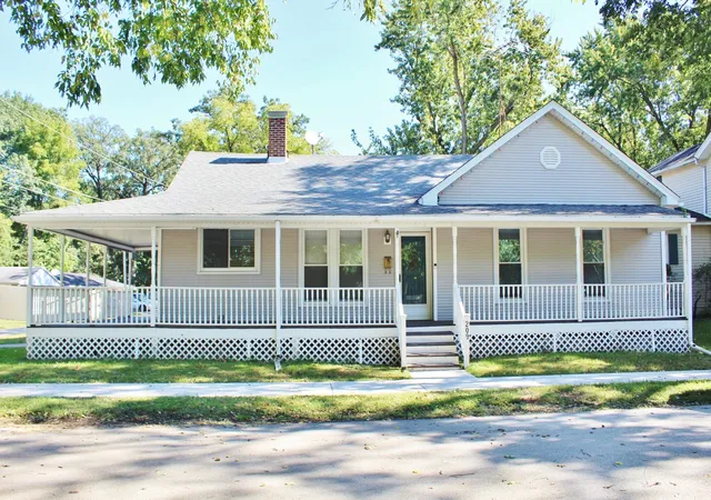 Photo 1 of Single family home for sale at 209 N Mcintyre St, Wilmington, IL 60481 | MLS# 12746975 | Listing updated on 2026-10-07