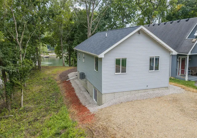 Photo 3 of Single family home for sale at 32 Magnolia Dr, Putnam, IL 61560 | MLS# 12746985 | Listing updated on 2026-09-06