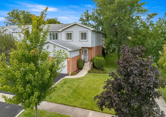 Photo 2 of Townhouse for sale at 7900 160th Street, Tinley Park, IL 60477 | MLS# 12747004 | Listing updated on 2026-10-07