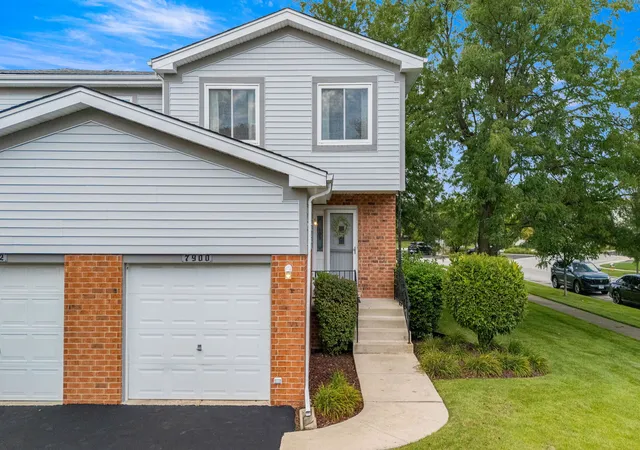 Photo 3 of Townhouse for sale at 7900 160th Street, Tinley Park, IL 60477 | MLS# 12747004 | Listing updated on 2026-10-07