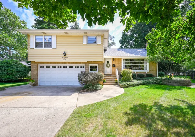 Photo 1 of Single family home for sale at 218 W Elm St, Wheaton, IL 60189 | MLS# 12747013 | Listing updated on 2026-10-07
