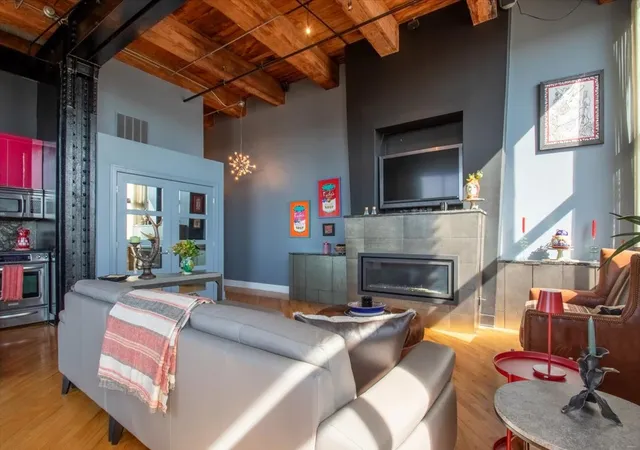 Photo 4 of Condo for sale at 2614 N Clybourn Ave #301, Chicago, IL 60614 | MLS# 12747017 | Listing updated on 2026-09-13