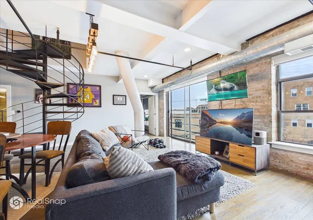 Photo 3 of Condo for sale at 2221 N Lister Ave #3C, Chicago, IL 60614 | MLS# 12747025 | Listing updated on 2026-09-29