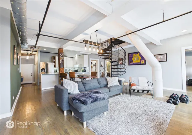 Listing Photo 4 - Condo for sale in building located at 2221 N Lister Ave, Chicago, IL 60614 - Unit #3C
