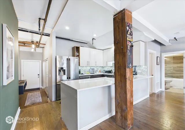 Listing Photo 5 - Condo for sale in building located at 2221 N Lister Ave, Chicago, IL 60614 - Unit #3C