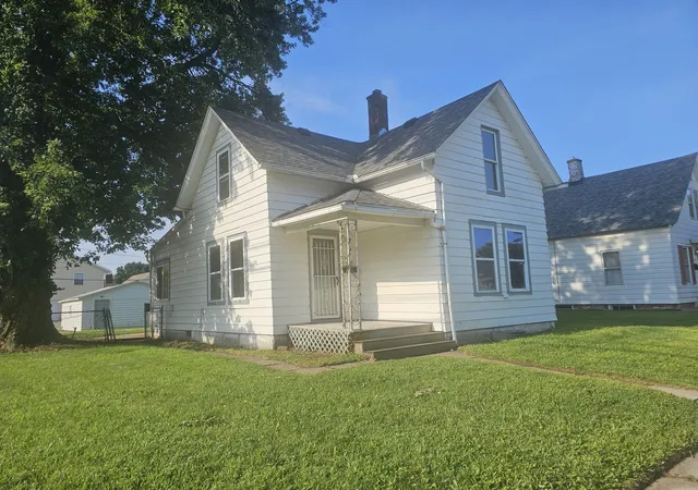 Photo 1 of Single family home for sale at 556 24th Avenue, Moline, IL 61265 | MLS# 12747037 | Listing updated on 2026-09-06