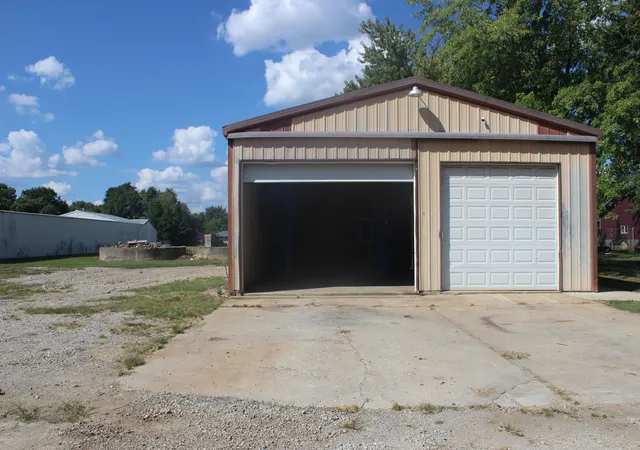 Photo 2 of Single family home for sale at 709 Thomas St, Iuka, IL 62849 | MLS# 12747043 | Listing updated on 2026-09-06