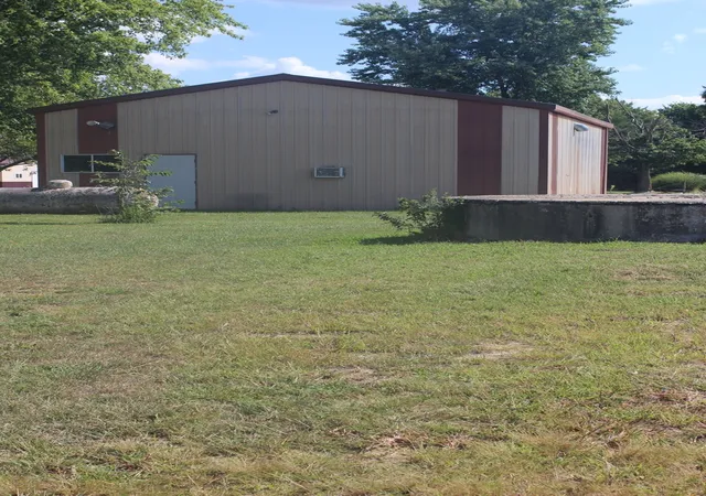 Photo 4 of Single family home for sale at 709 Thomas St, Iuka, IL 62849 | MLS# 12747043 | Listing updated on 2026-09-06