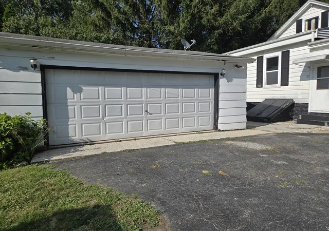 Photo 3 of Single family home for sale at 317 N Maple St, Momence, IL 60954 | MLS# 12747058 | Listing updated on 2026-09-06