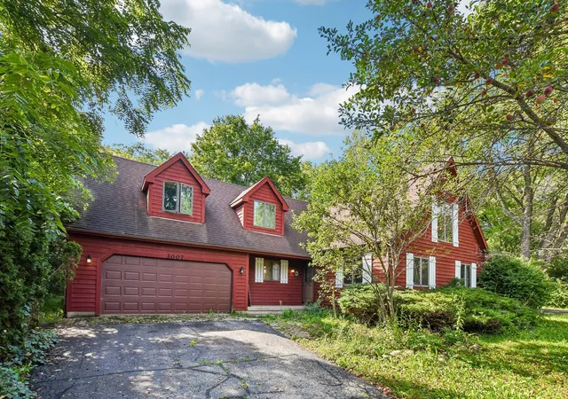 Photo 1 of Single family home for sale at 3007 Garden Ln, Crystal Lake, IL 60012 | MLS# 12747063 | Listing updated on 2026-09-08