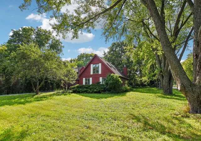 Photo 2 of Single family home for sale at 3007 Garden Ln, Crystal Lake, IL 60012 | MLS# 12747063 | Listing updated on 2026-09-08
