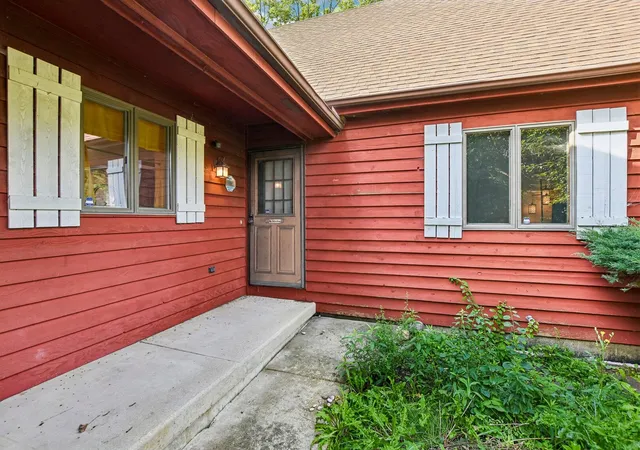 Photo 2 of Single family home for sale at 3007 Garden Ln, Crystal Lake, IL 60012 | MLS# 12747063 | Listing updated on 2026-10-25
