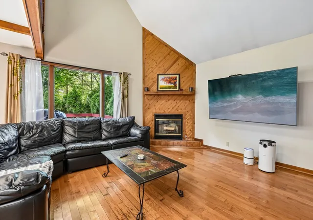 Photo 4 of Single family home for sale at 3007 Garden Ln, Crystal Lake, IL 60012 | MLS# 12747063 | Listing updated on 2026-10-25