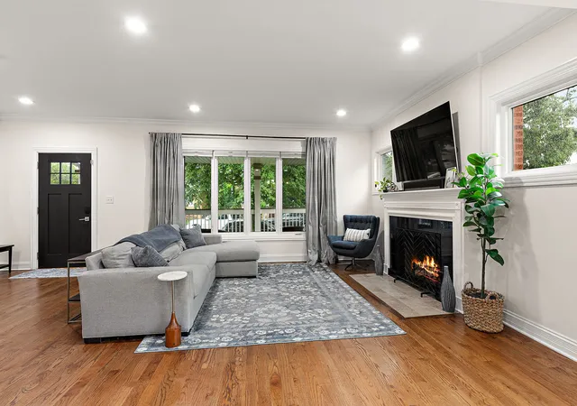 Photo 4 of Single family home for sale at 6552 N Oxford Ave, Chicago, IL 60631 | MLS# 12747064 | Listing updated on 2026-09-13