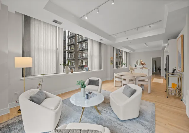 Photo 4 of Condo for sale at 212 W Washington St #1705, Chicago, IL 60606 | MLS# 12747075 | Listing updated on 2026-09-20