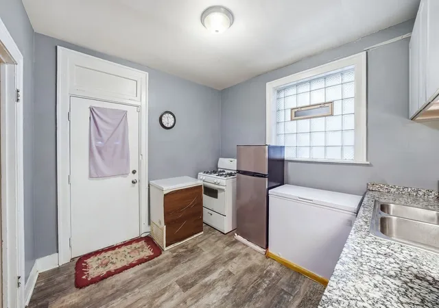 Listing Photo 4 - Condo for sale in building located at 8038 S Maryland Ave, Chicago, IL 60619