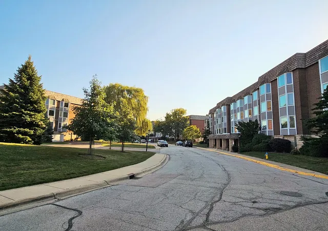Listing Photo 2 - Condo for sale in building located at 200 Thames Pkwy, Park Ridge, IL 60068 - Unit #1K