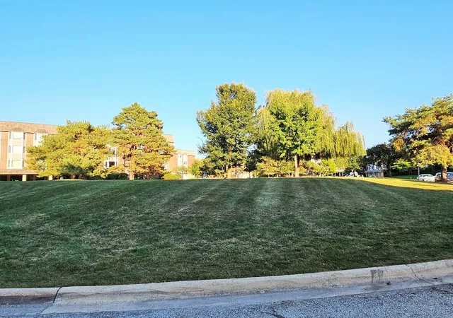 Photo 5 of Condo for sale at 200 Thames Pkwy #1K, Park Ridge, IL 60068 | MLS# 12747092 | Listing updated on 2026-09-06