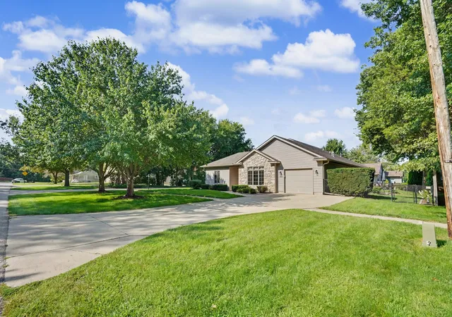 Listing Photo 2 - Condo for sale in building located at 903 S Ctr St, Geneseo, IL 61254 - Unit #0