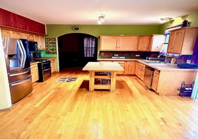 Photo 4 of Single family home for sale at 25813 S Hoover Ct, Monee, IL 60449 | MLS# 12747111 | Listing updated on 2026-09-21