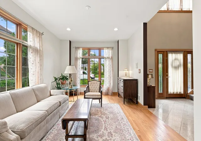 Photo 3 of Single Family Residence at 521 S Lincoln Ave, Park Ridge, IL 60068 | MLS# 12747133 |  | Sold on 2026-10-14
