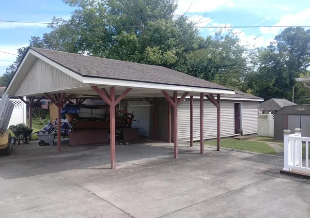 Photo 3 of Single family home for sale at 102 S J St, Jonesboro, IL 62952 | MLS# 12747137 | Listing updated on 2026-09-08