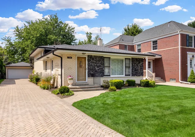 Photo 1 of Single family home for sale at 724 S Chester Ave, Park Ridge, IL 60068 | MLS# 12747154 | Listing updated on 2026-09-07
