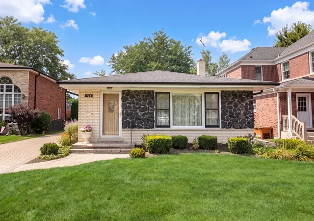 Photo 2 of Single family home for sale at 724 S Chester Ave, Park Ridge, IL 60068 | MLS# 12747154 | Listing updated on 2026-09-07